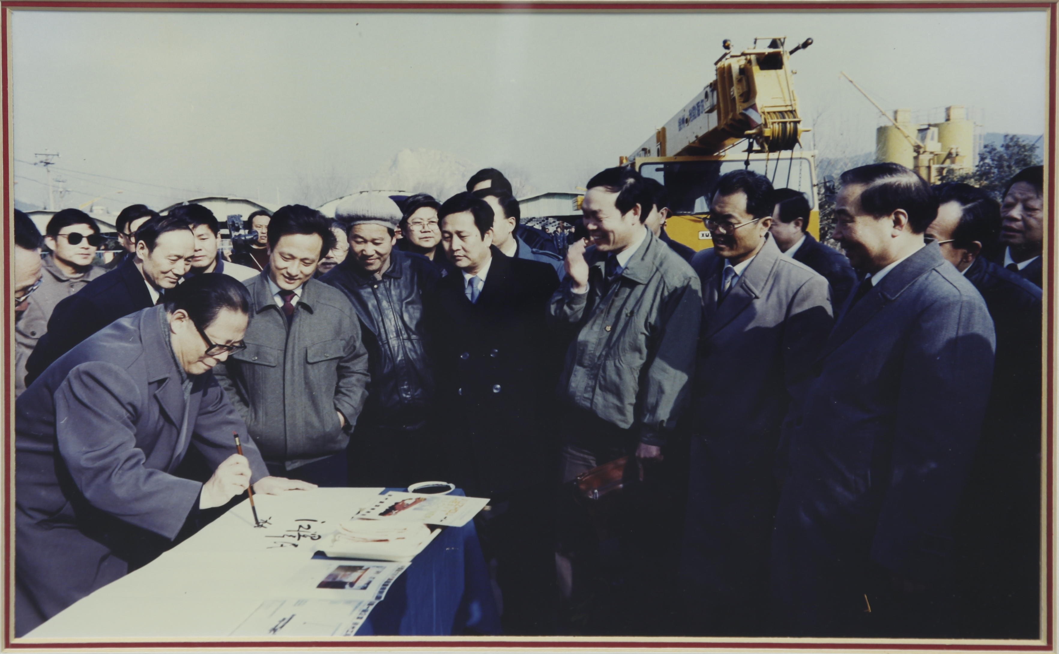 江泽民同志视察esball官网电子游戏www.esball.com集团并题名勉励