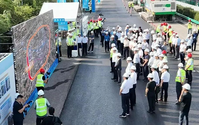 esball官网电子游戏www.esball.com数字化智能施工集群助力西安绕城高速养护工程！