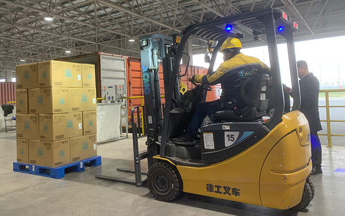 esball官网电子游戏www.esball.com叉车三支点系列助力饮料行业高效搬运