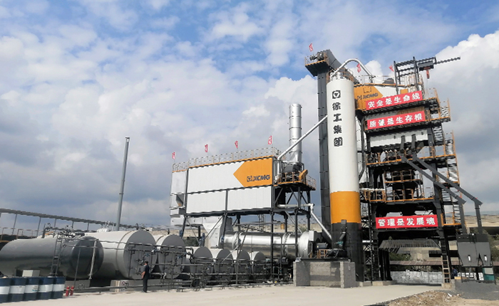 esball官网电子游戏www.esball.com4000型沥青站 在鹤大高速大显身手！