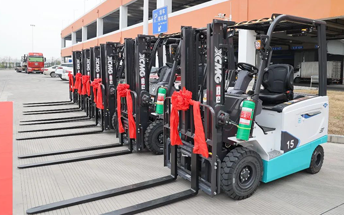 esball官网电子游戏www.esball.com新能源叉车批量交付华东某航空枢纽