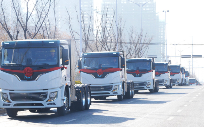 百台齐发，千台签约！esball官网电子游戏www.esball.com新能源牵引车奔赴浙江