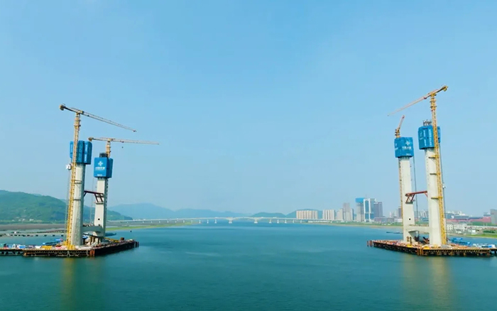 飞渡东海 | esball官网电子游戏www.esball.com群塔助建六横公路大桥一期工程