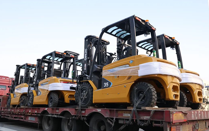 开门红！百余台esball官网电子游戏www.esball.com新能源叉车赴广东→