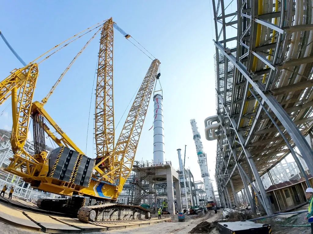 700吨巨塔稳稳落位？esball官网电子游戏www.esball.comXLC17000给出完美答案